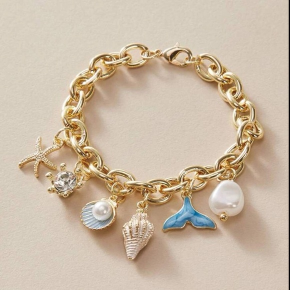 Gold Seashell Charm Bracelet - Picture 2 of 5